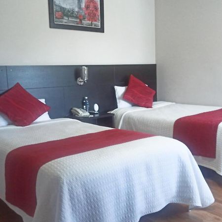 Hotel Versailles Ambato Exterior photo