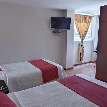 Hotel Versailles Ambato Exterior photo