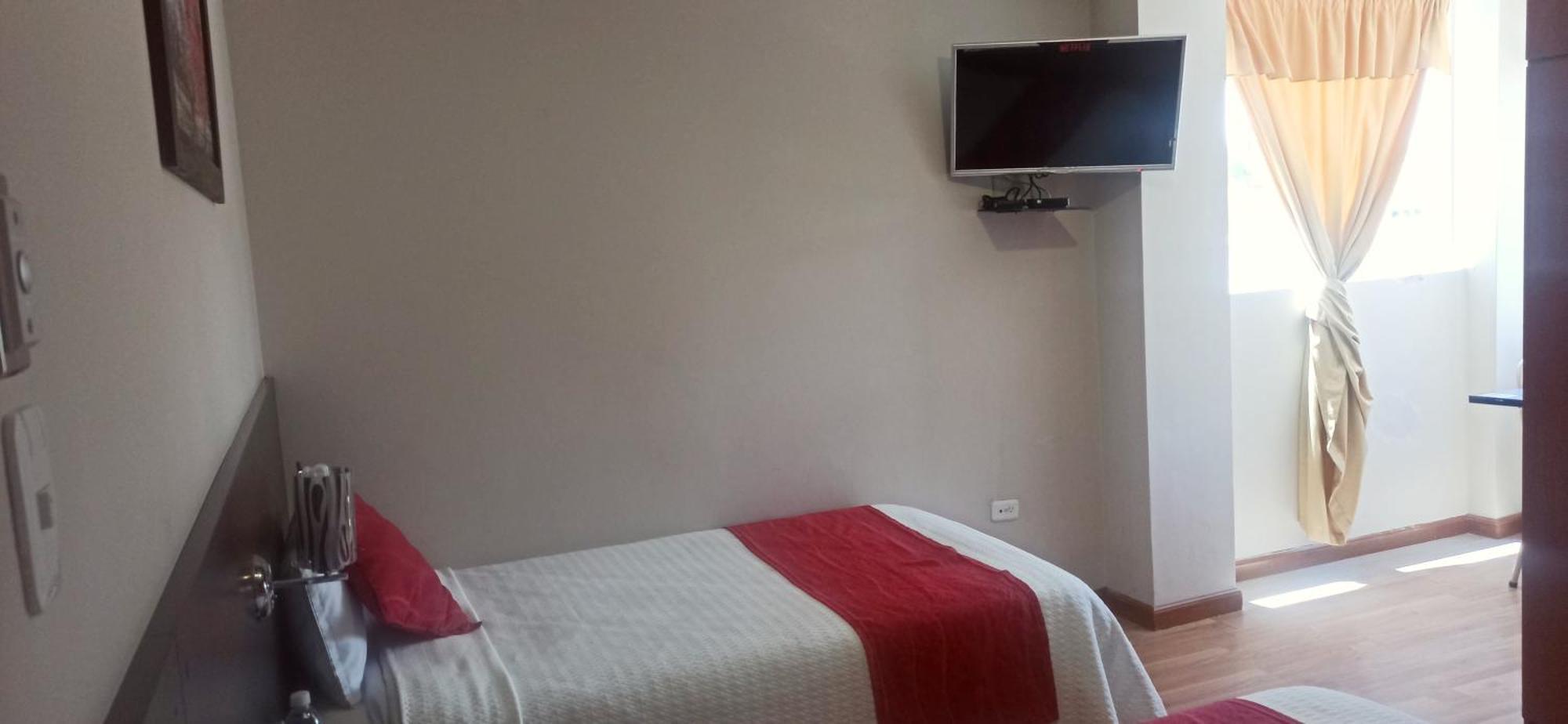 Hotel Versailles Ambato Exterior photo