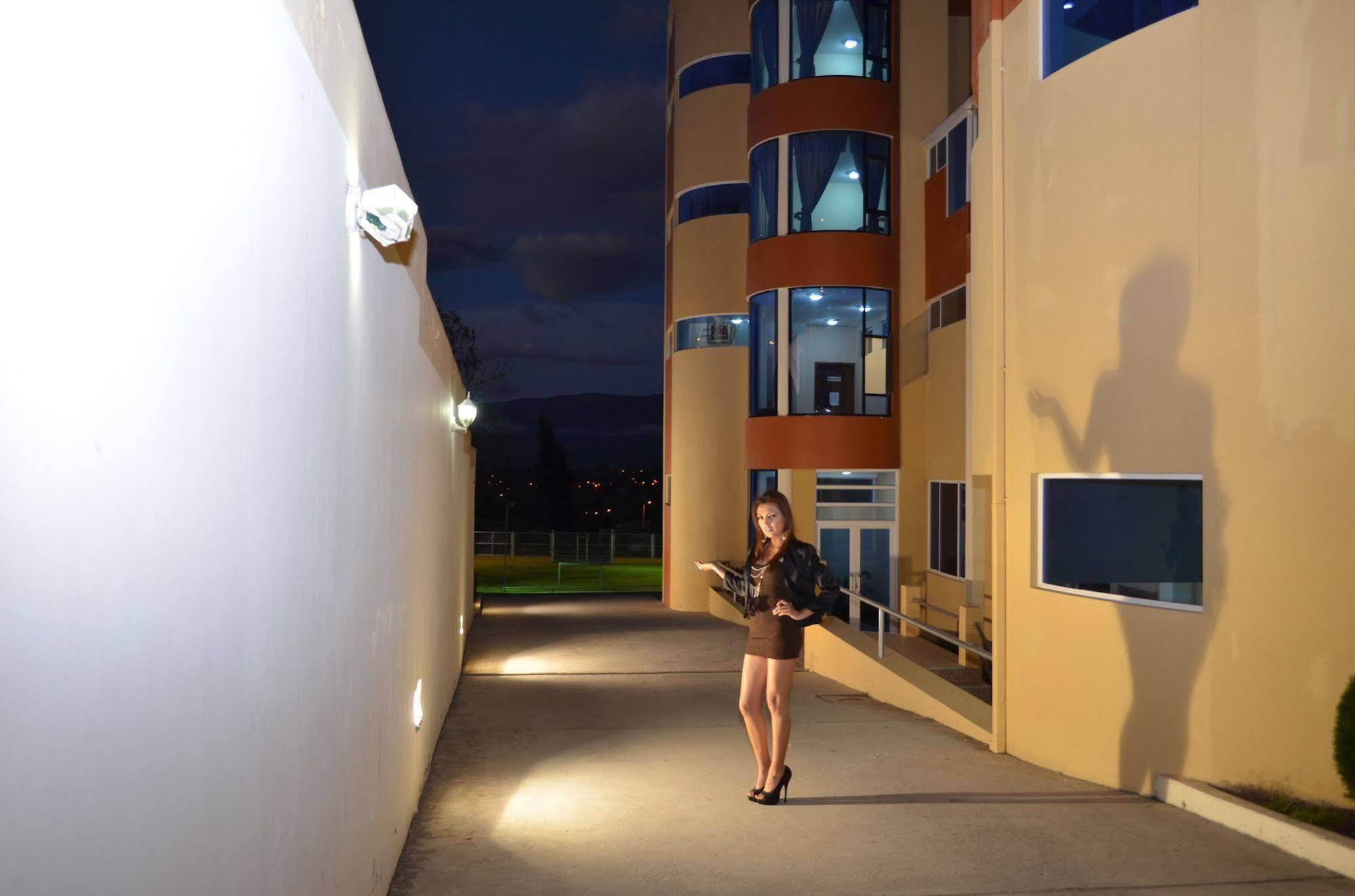 Hotel Versailles Ambato Exterior photo