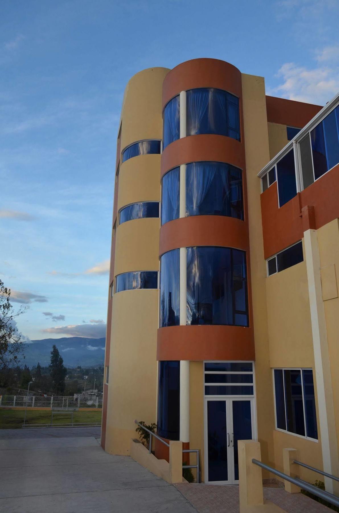 Hotel Versailles Ambato Exterior photo