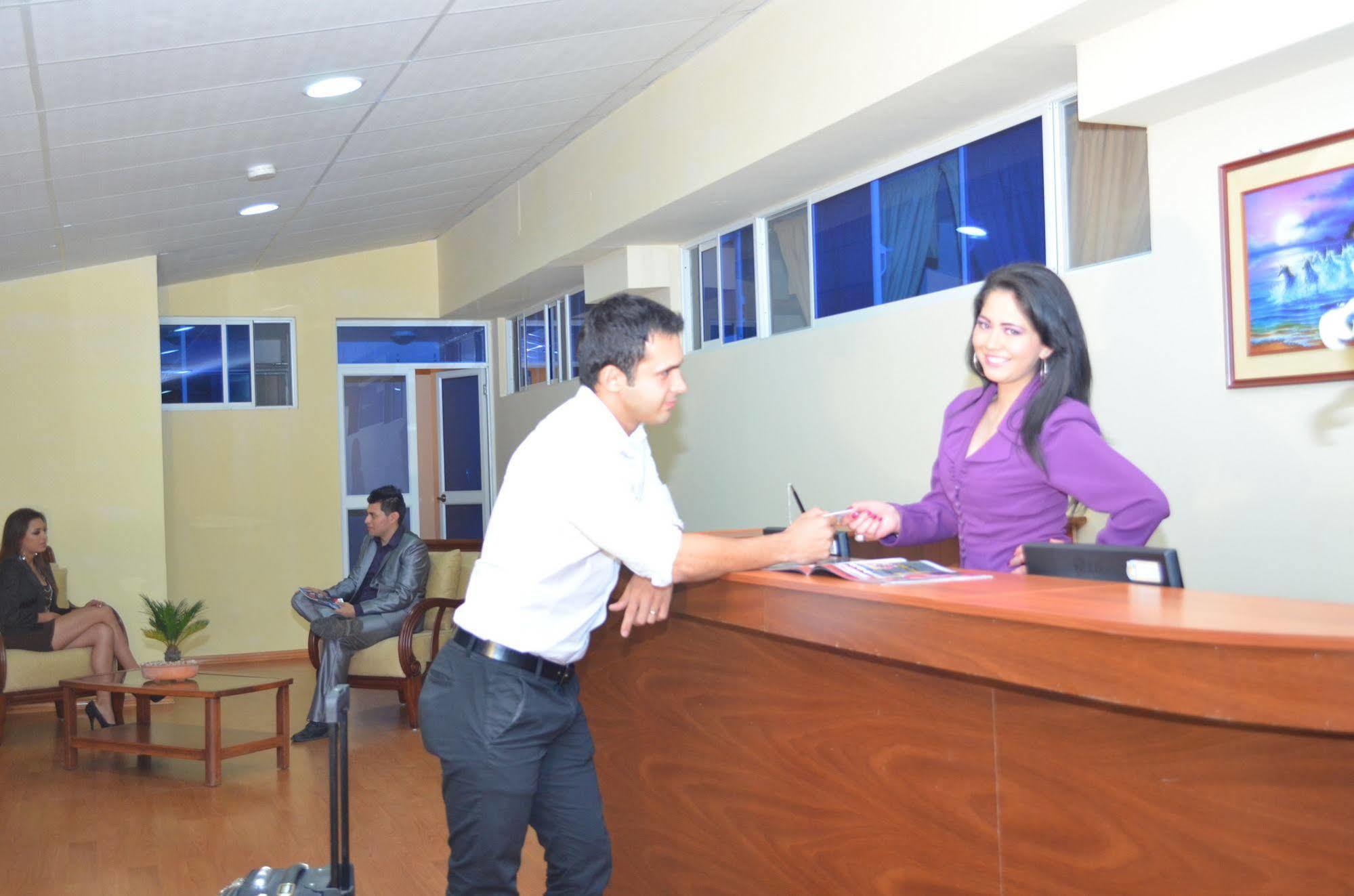 Hotel Versailles Ambato Exterior photo