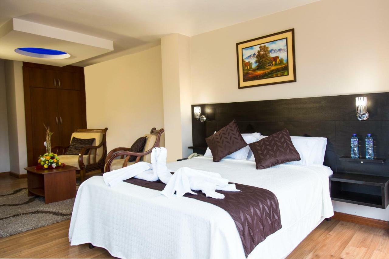 Hotel Versailles Ambato Exterior photo