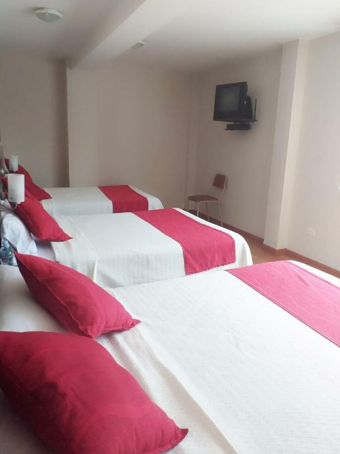 Hotel Versailles Ambato Exterior photo